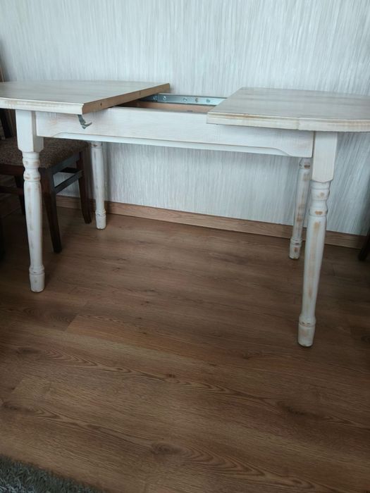 Маса със столове