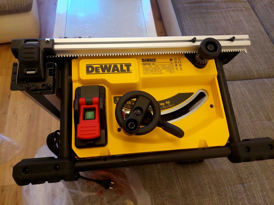 Продавам DeWALT DWE7485 настолен циркуляр