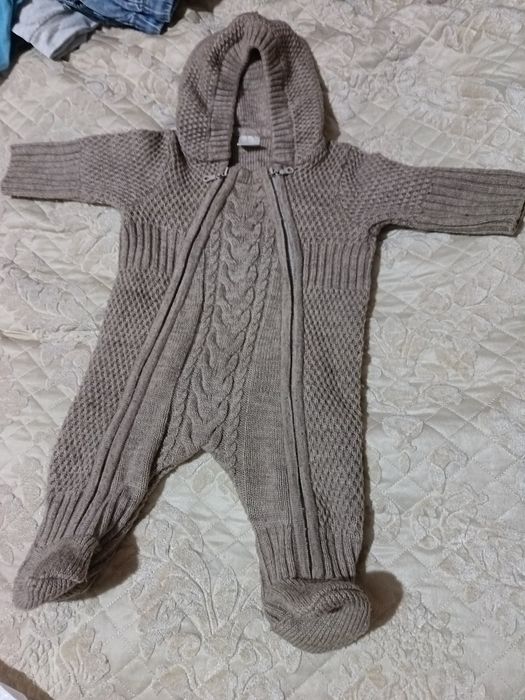 Продам.боди на прогулку,на выписку на свое усмотрение