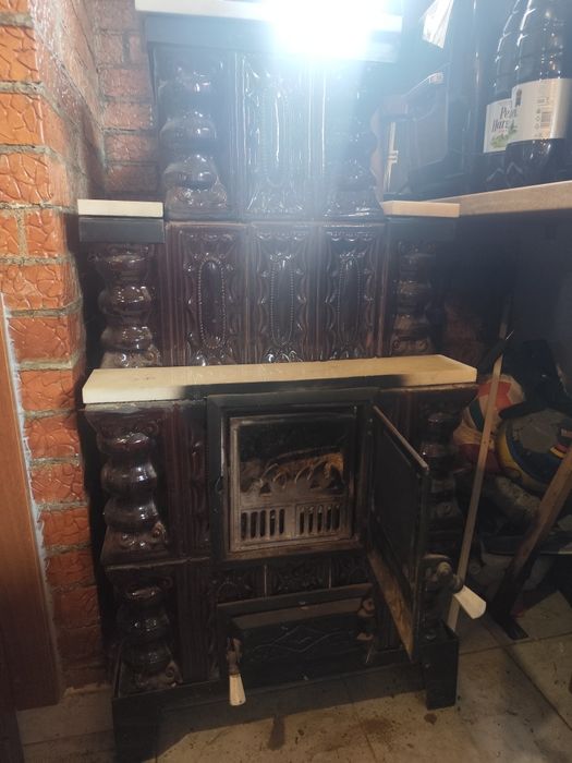 Soba de teracota pe picioare cu placi de marmura