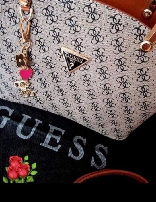 Geanta Guess,material textil  logo metalic auriu, saculet, etichetă