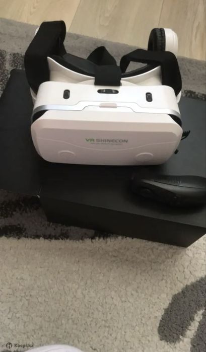 VR очки с джойстиком