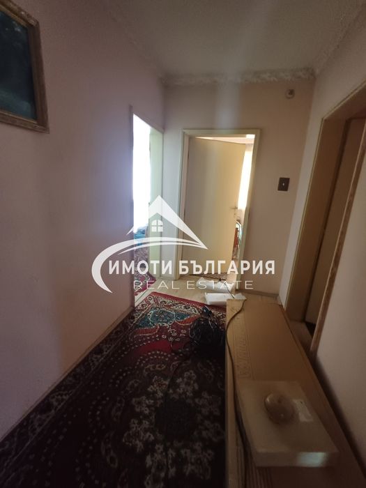 Къща на 2 ет.в гр.Карлово с гараж