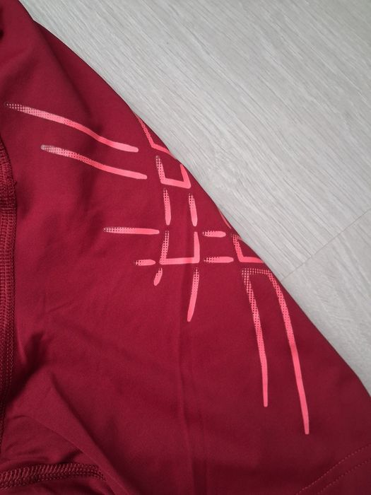 Vând tricou de Compresie Acsis mărimea S  Dama