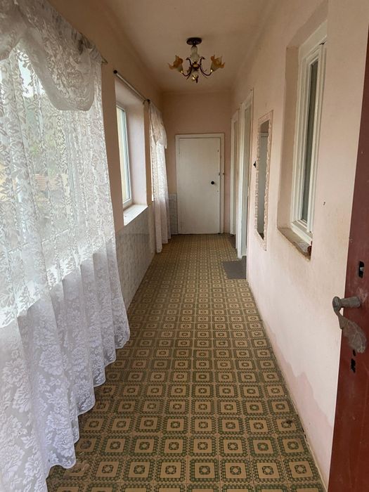 Casă de vânzare la țară, cu anexe și priveliște superbă   ideală pentr