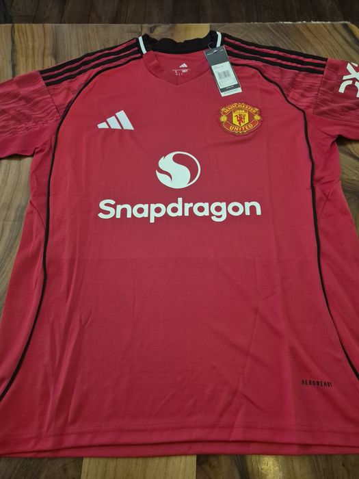 Новите тениски на Манчестър Юнайтед