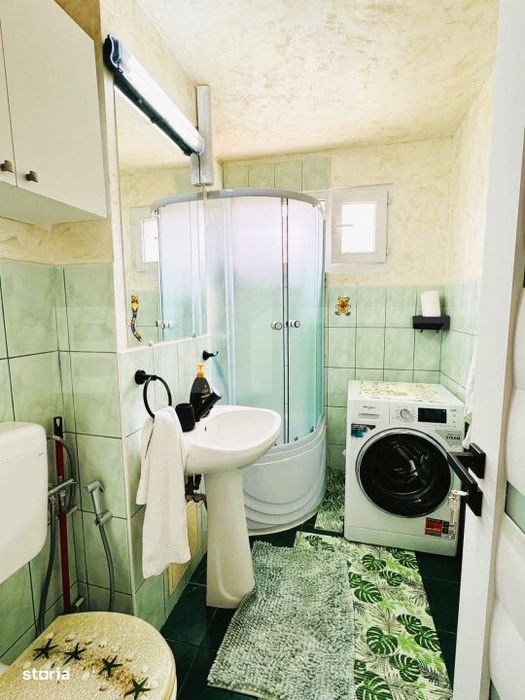 Apartament 3 camere, Etaj 2, de vanzare