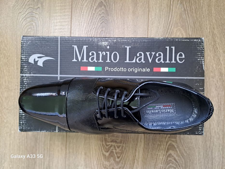 Vând pantofi noi din piele naturală pentru bărbați. 
Brand: Mario Lava