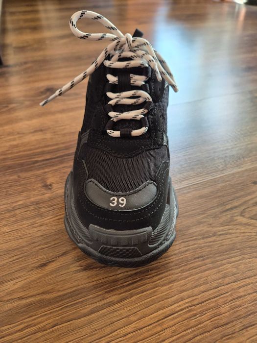 Vând adidași Balenciaga noi, nepurtati.