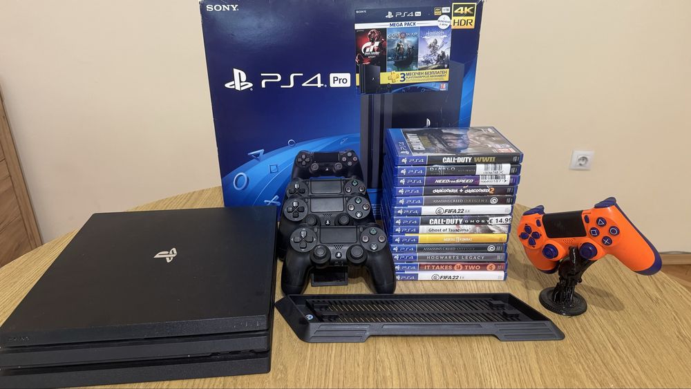 Playstation 4 pro+ 4ри джойстика + стойка за зареждане + 13 игри