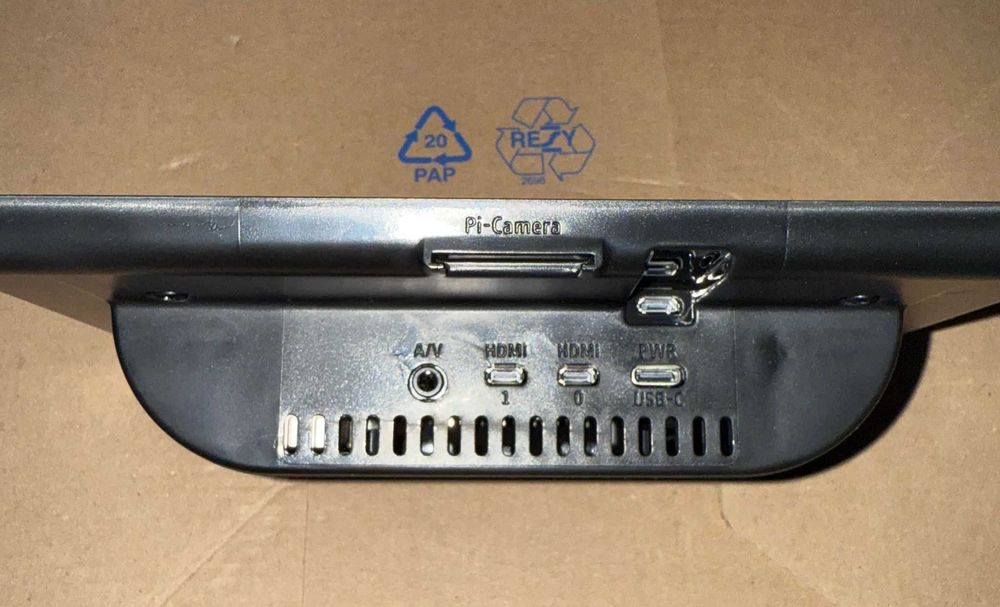 Raspberry Pi 4 (4GB RAM) Integrat cu Ecran Tactil Negociabil