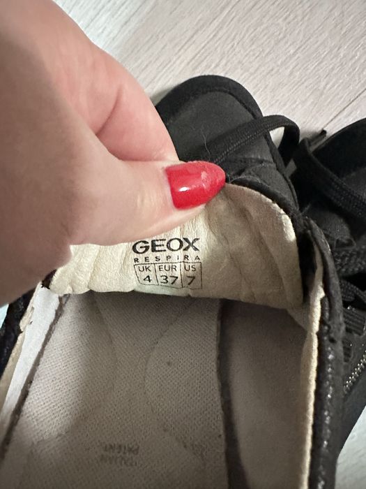 Продам обувь женскую размер 37