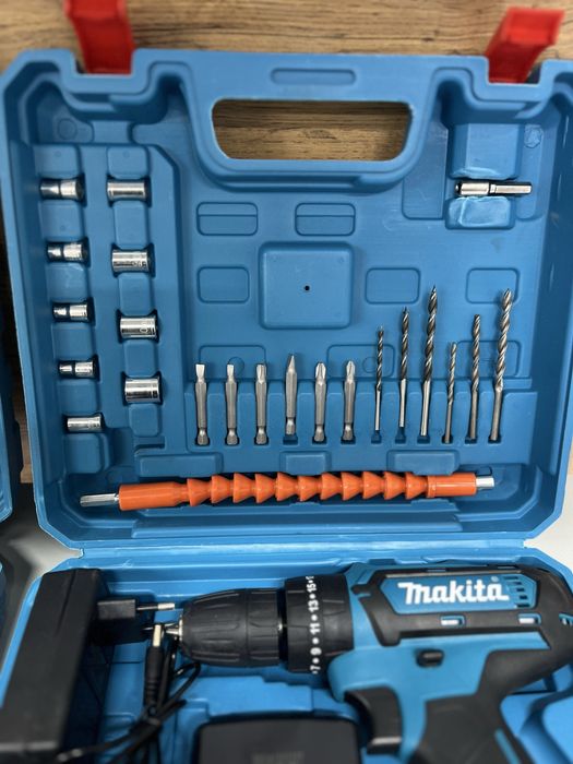 Шуруповерт Makita