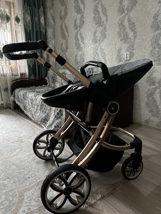 Продается красивая коляска