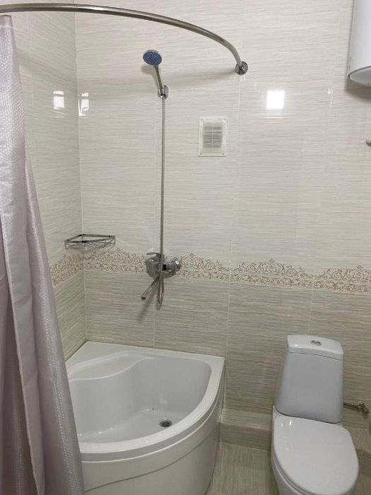 Green Apple Guest House — номера посуточно, завтрак включён