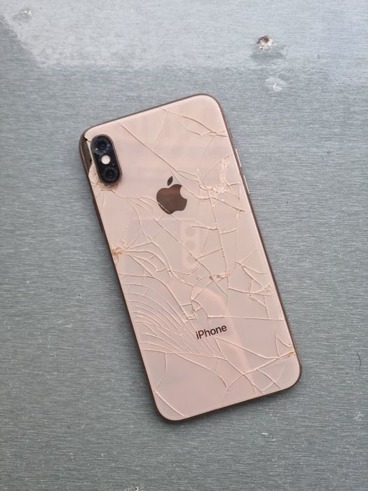 iPhone XS (Gold) Qoldan Tushgan iCloud Bor Ekran Ishlaydi Sotiladi.
