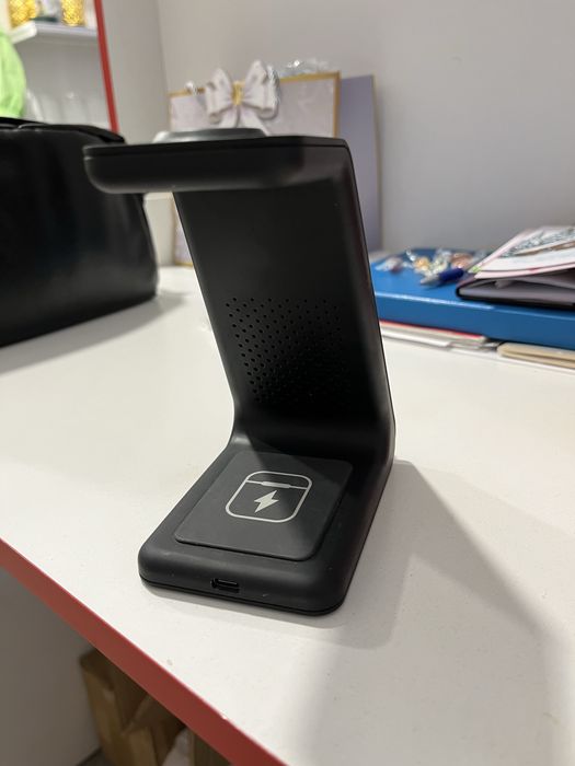 Продам зарядку 3 в 1