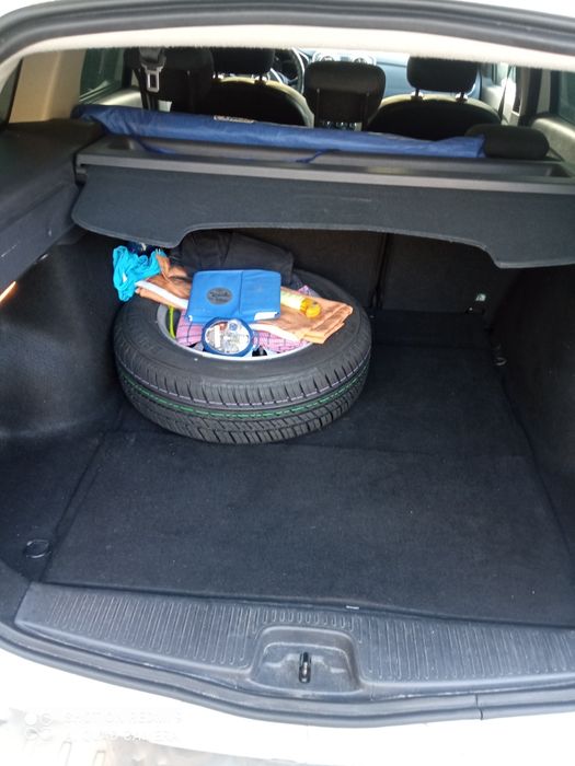 Продавам Dacia logan MCV