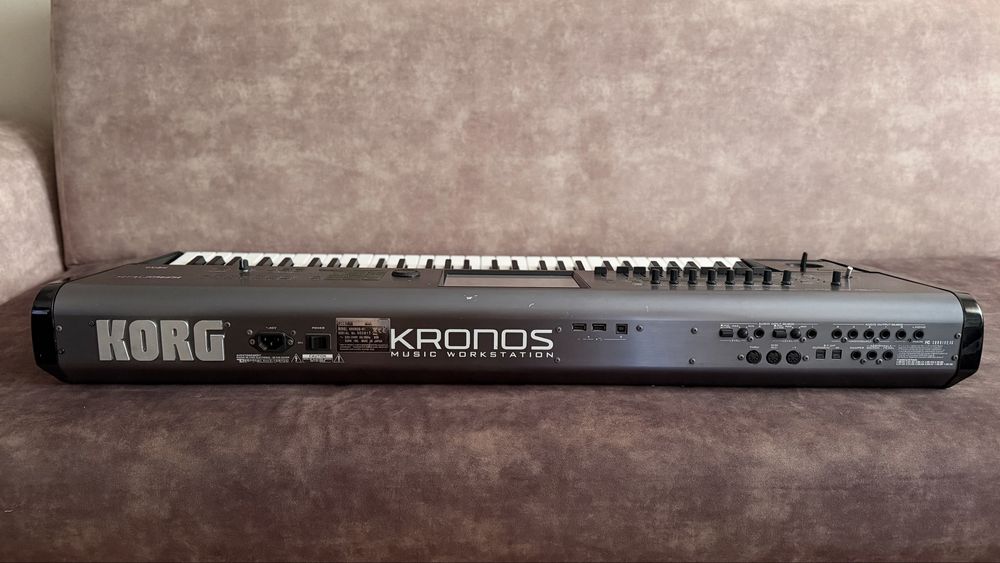 KORG  KRONOS 1 (2011)