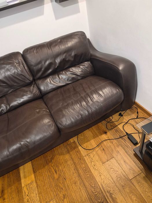 Canapea piele maro,excesiv de comoda,neuzata,model deosebit