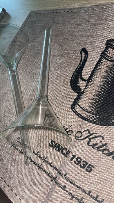 Стъклена фуния стерилизирана