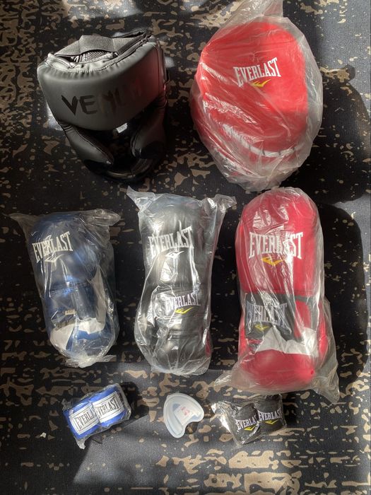 Боксерские перчатки mma шлем лапа бинт капа черепашка