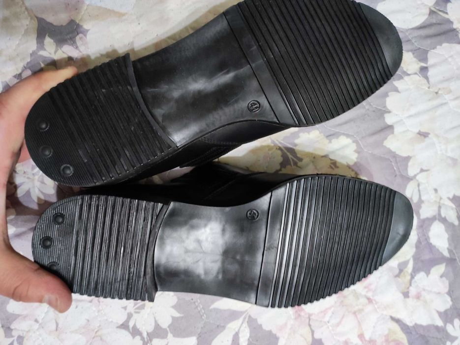 Чисто нови от естествена кожа мъжки черни обувки 41-ви номер!