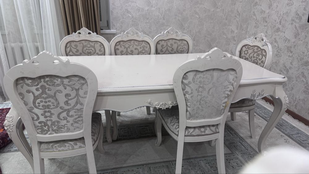 Продам стол для гостинной можно и стульями