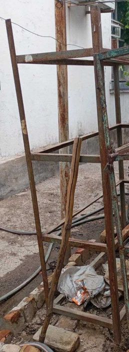 Верстак железный. Две штуки.