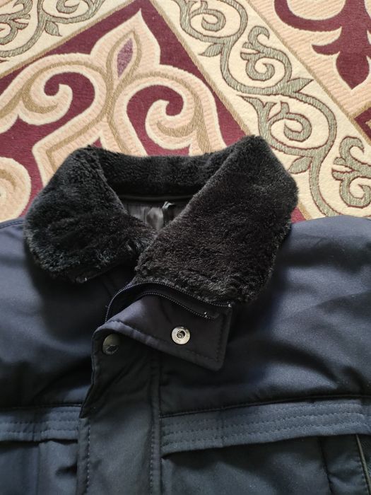 Куртка сатылады.