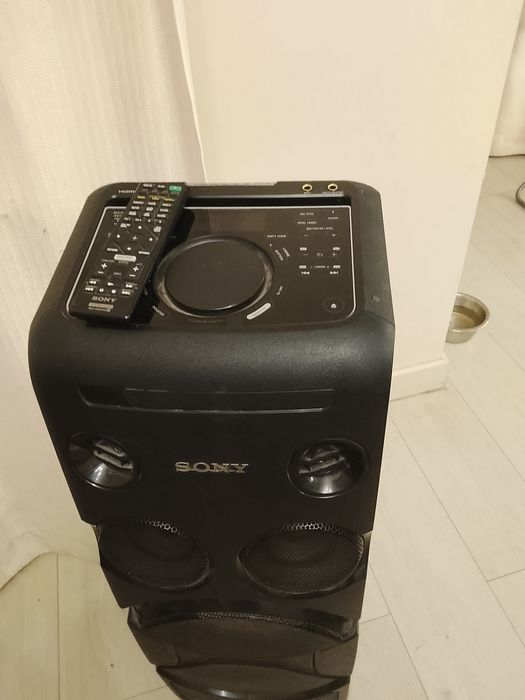 Продам музыкальную колонку Sony