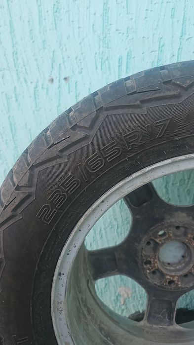 235 65 R17 nokian