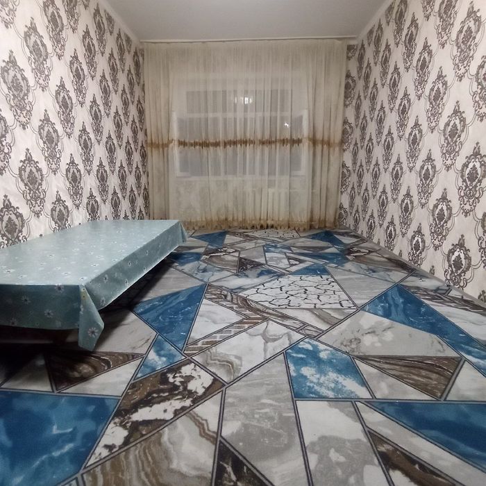 Кизларни кевартирага куяман . 2 хонали  битта хонасига куйилади.