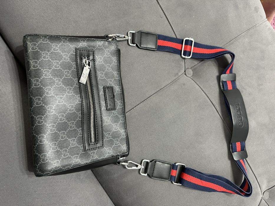 Гучи барсетка сатылады