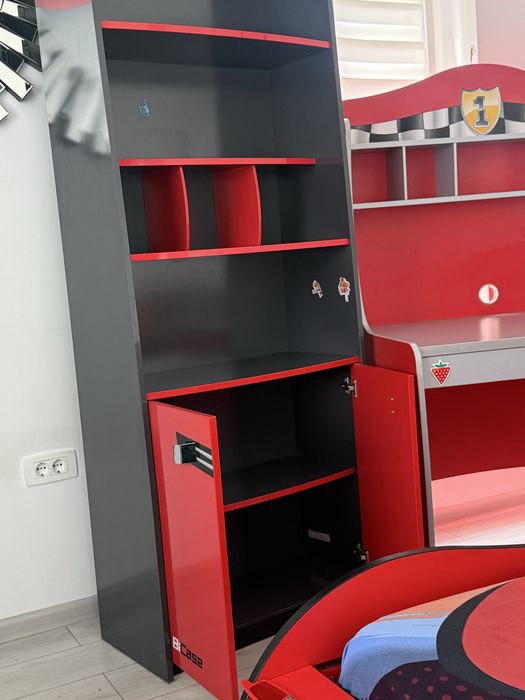 Mobilier copii tip mașină (Cars) + birou + comodă – stare foarte bună