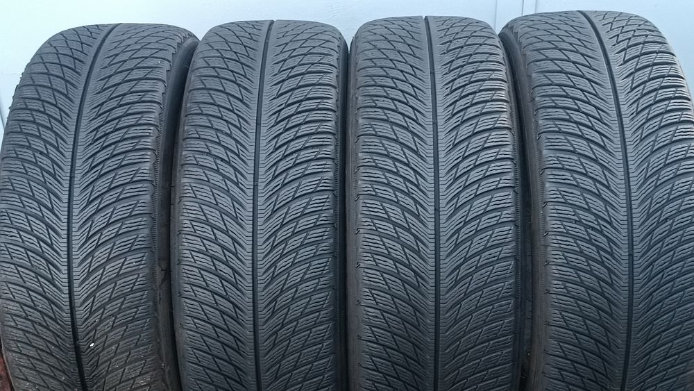 235/50/19 Michelin