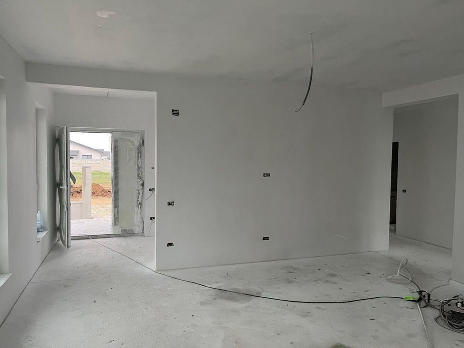 Vand casa Santandrei - acces din drumul principal - toate utilitatile