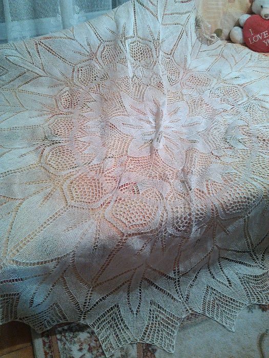 Покривка,голяма ръчно плетена, Диаметър 220см.Нова.Уникална.