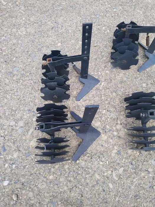 Cultivator prasitoare pe doua randuri pentru tractor sau motocultor