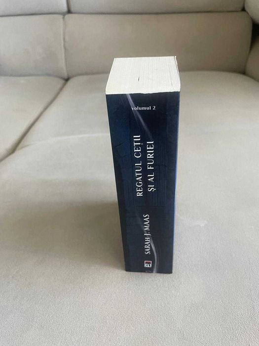 Regatul cetii si al furiei Sarah J Maas, Seria Acotar Paperback