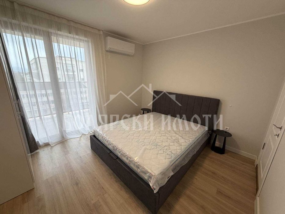 Луксозен тристаен апартамент с паркомясто