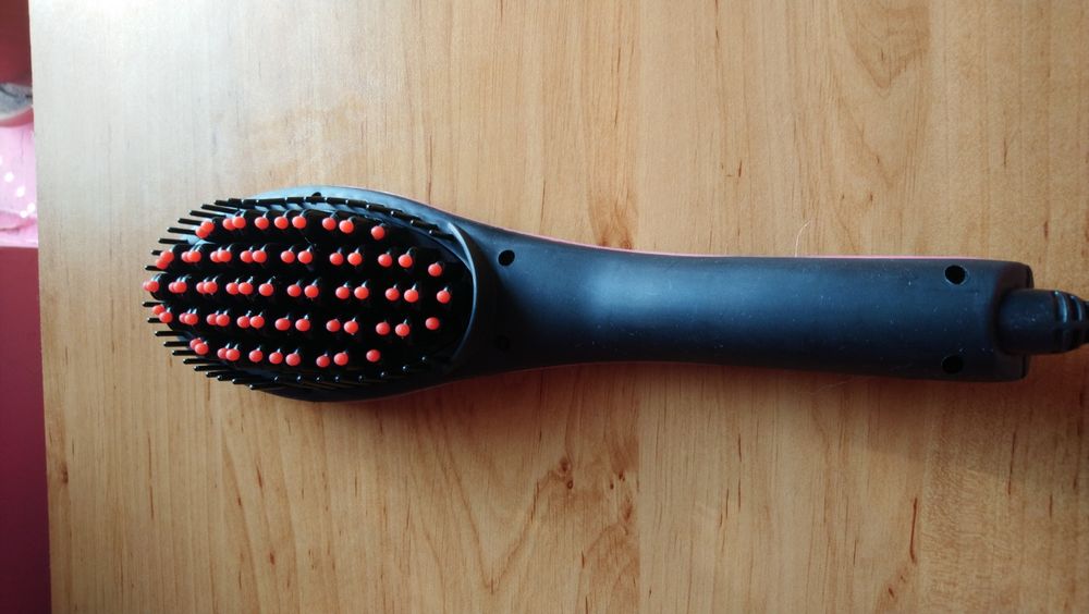 Електричеса четка за изправяне на коса