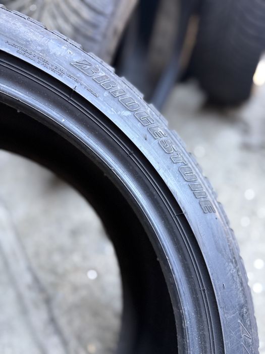 4x 245 40 19 Bridgestone Blizzak LM25 Runflat