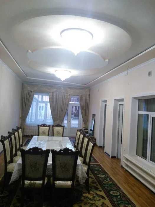 12 стул ва стол сотилади. Ҳолати яхши.