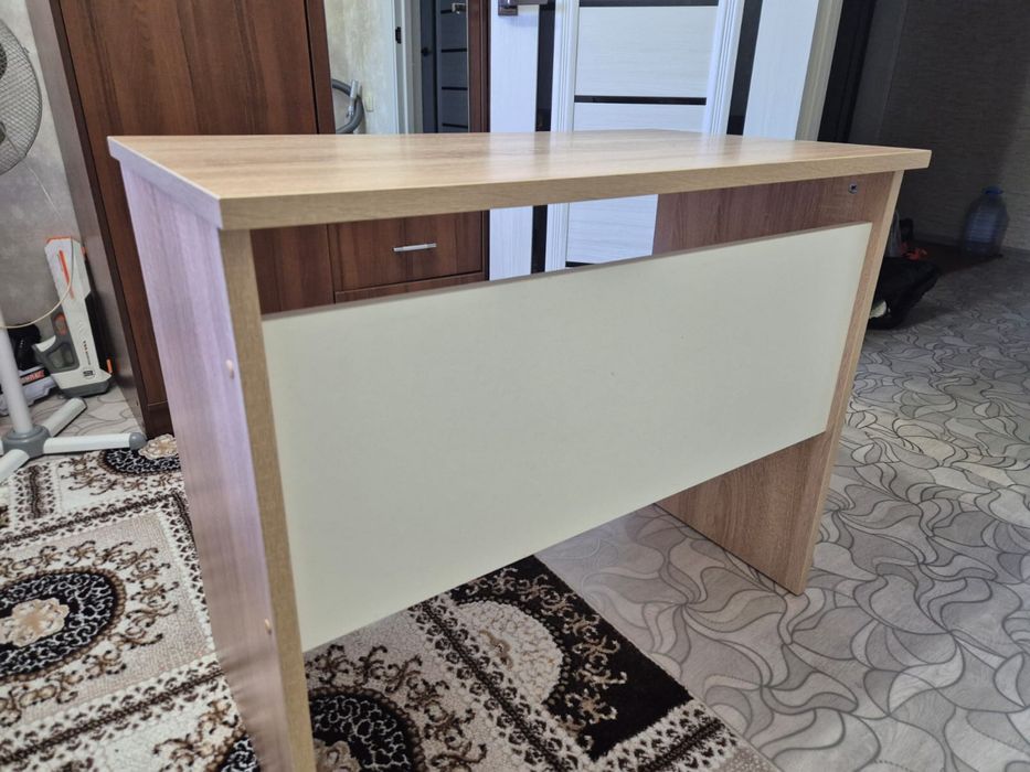 Продам стол школьный