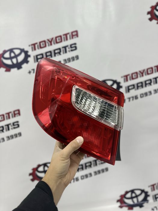 Задние фонари оригинал Тойота Камри 50 в идеале