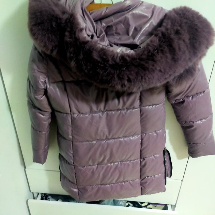 Vând geaca de iarna, foarte groasa,