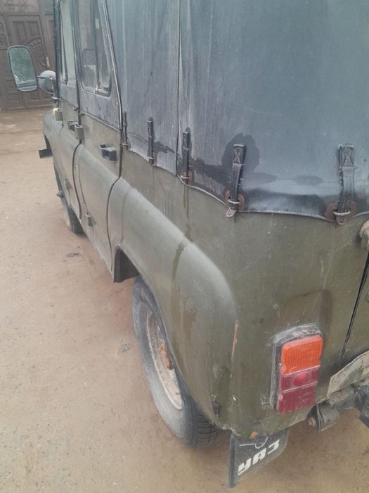 UAZ sotiladi bahosi 15 mln
