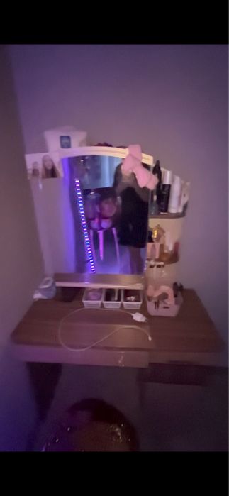 Столик, и угловой шкаф