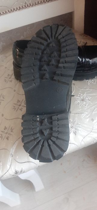 Продам осенний ботинки